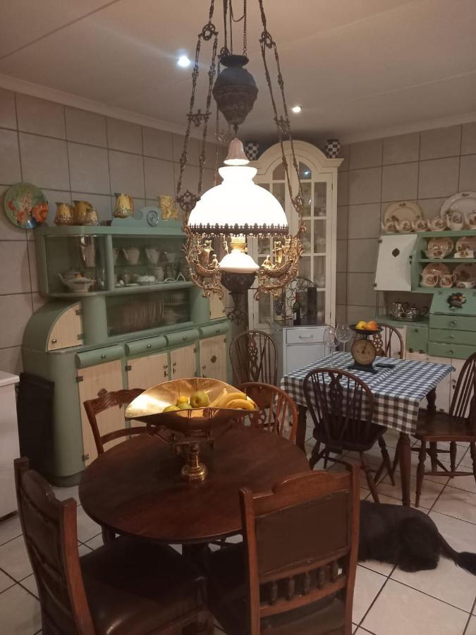 Michael-Angelo Guest House Потчефструм Екстериор снимка
