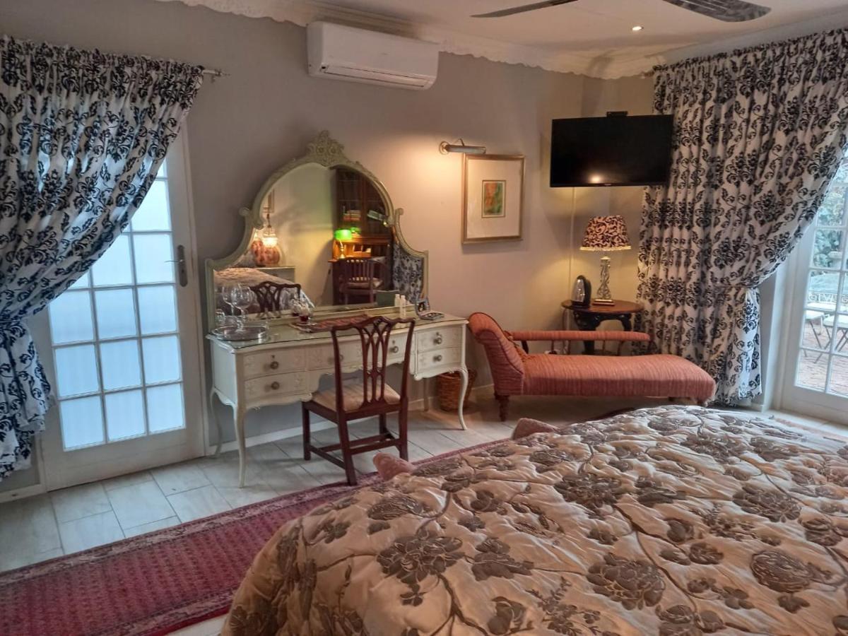 Michael-Angelo Guest House Потчефструм Екстериор снимка