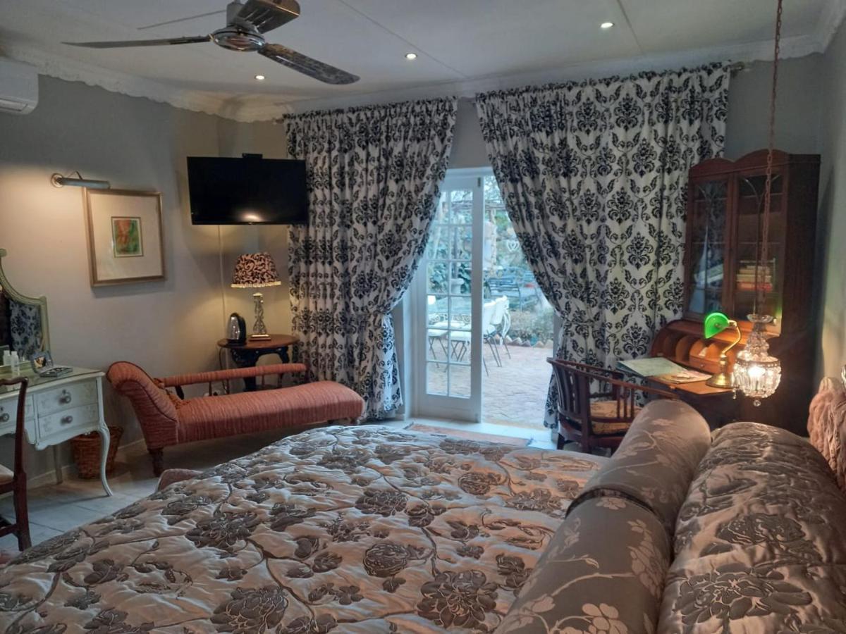 Michael-Angelo Guest House Потчефструм Екстериор снимка