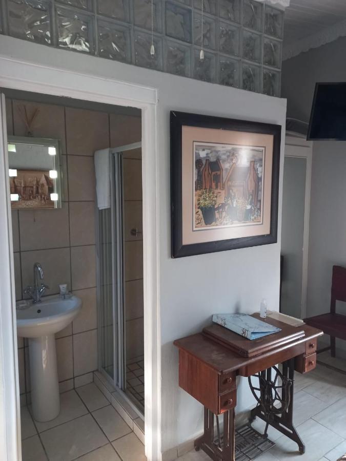 Michael-Angelo Guest House Потчефструм Екстериор снимка