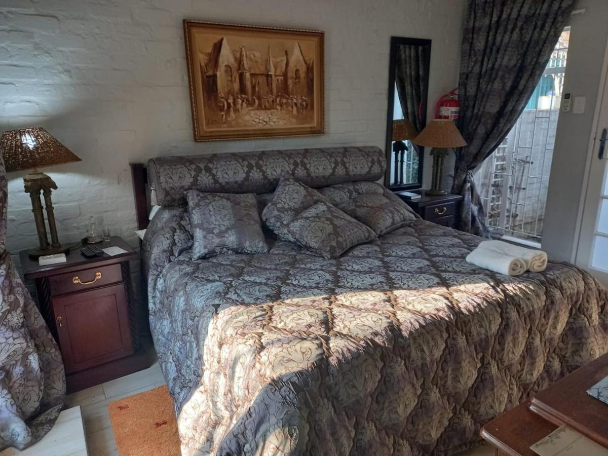 Michael-Angelo Guest House Потчефструм Екстериор снимка