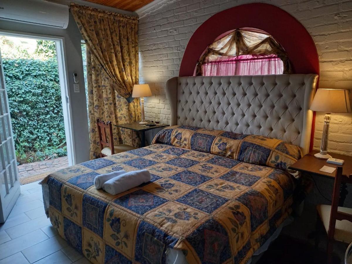 Michael-Angelo Guest House Потчефструм Екстериор снимка