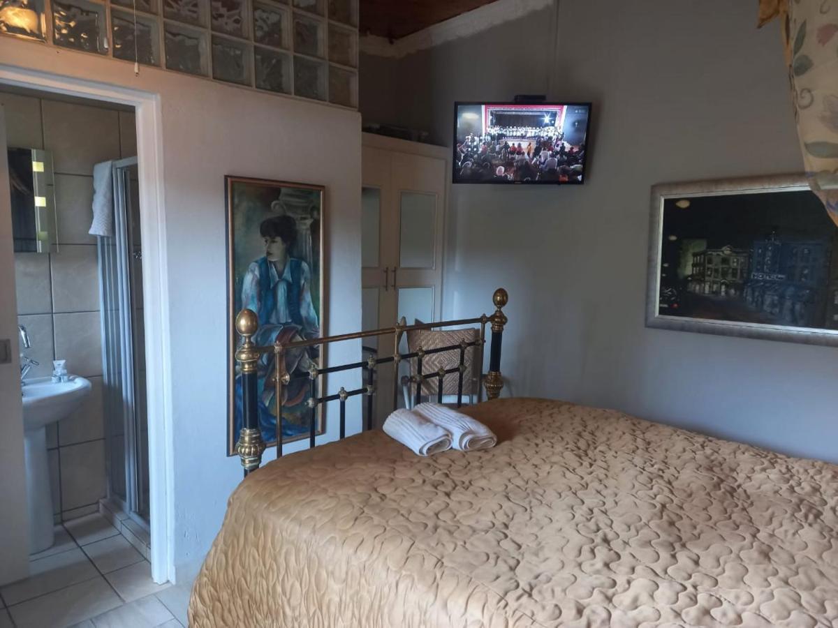 Michael-Angelo Guest House Потчефструм Екстериор снимка