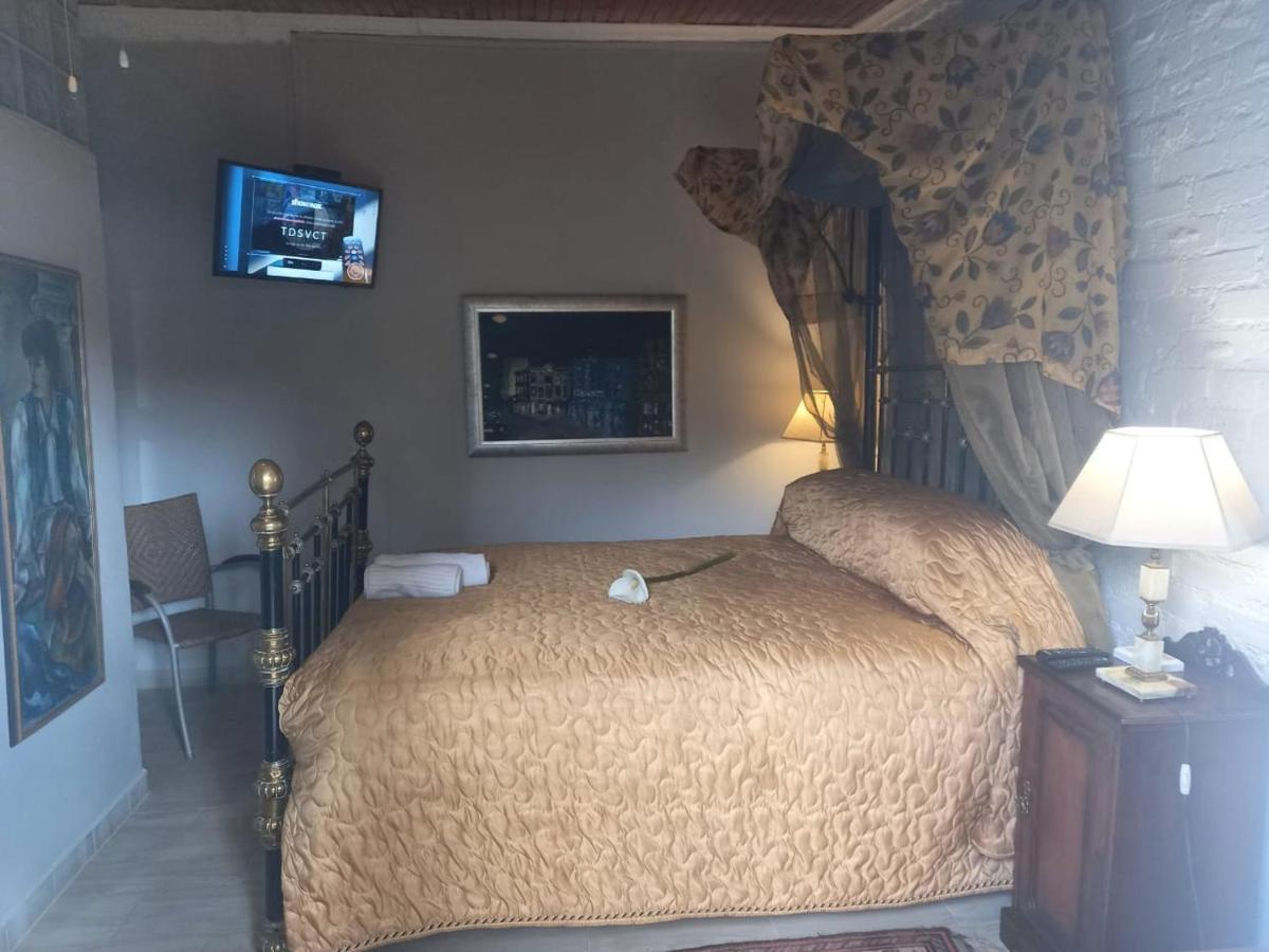 Michael-Angelo Guest House Потчефструм Екстериор снимка